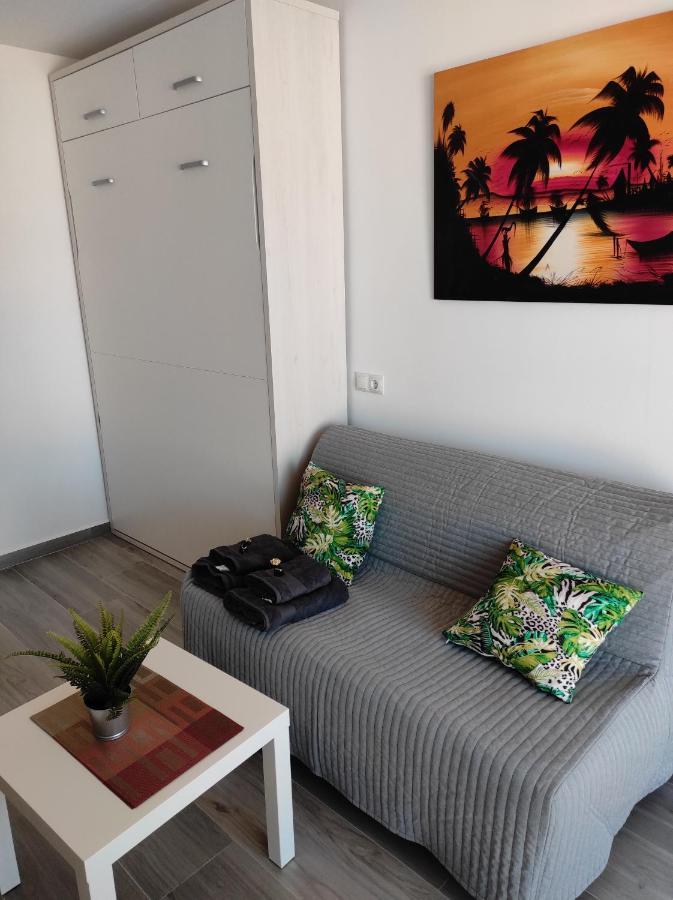 Estudio Recien Reformado En Primera Linea De Playa Lägenhet Benalmádena Exteriör bild