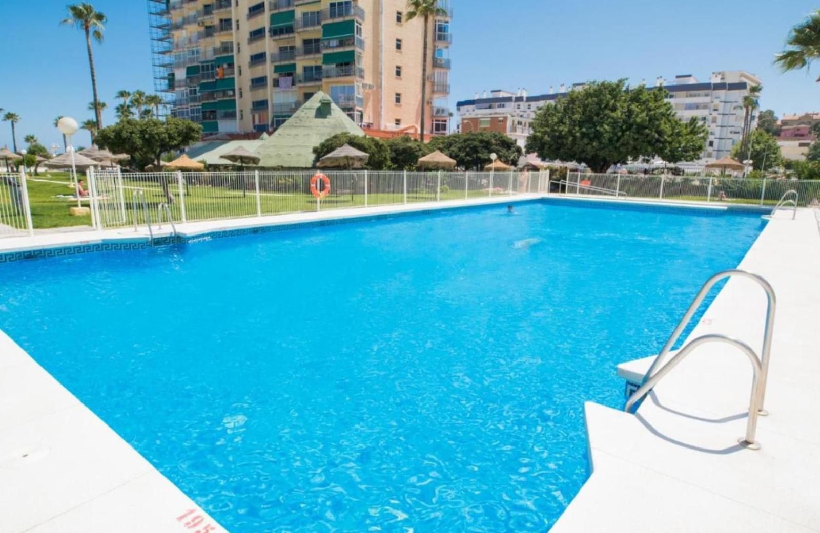 Estudio Recien Reformado En Primera Linea De Playa Lägenhet Benalmádena Exteriör bild